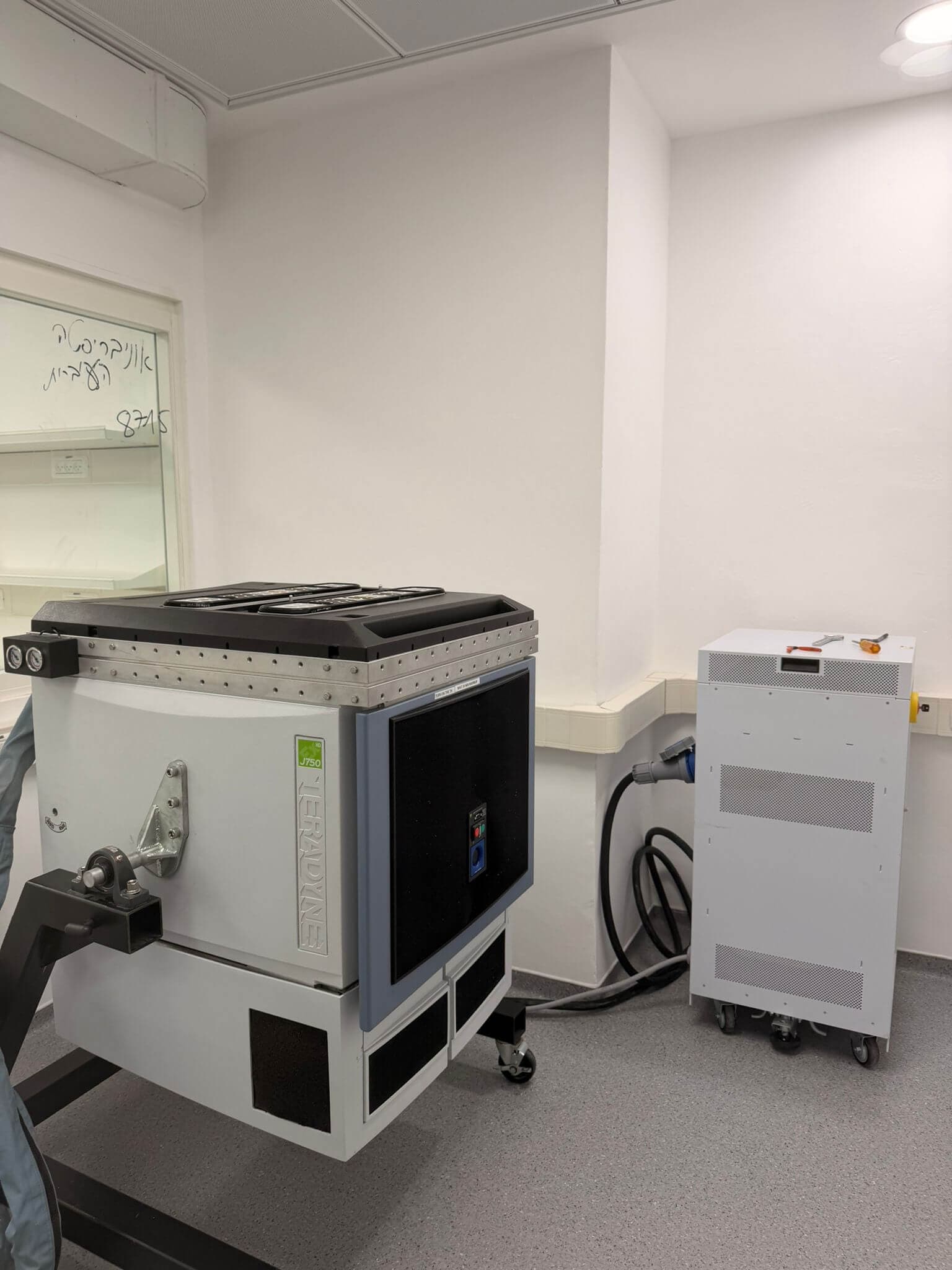 Teradyne J750 Tester in Lab